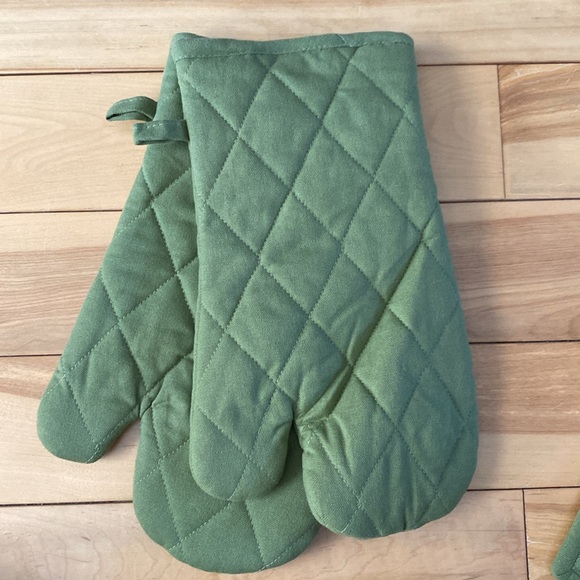 NEW Green cotton oven mitts and potholders - Picture 5 of 5